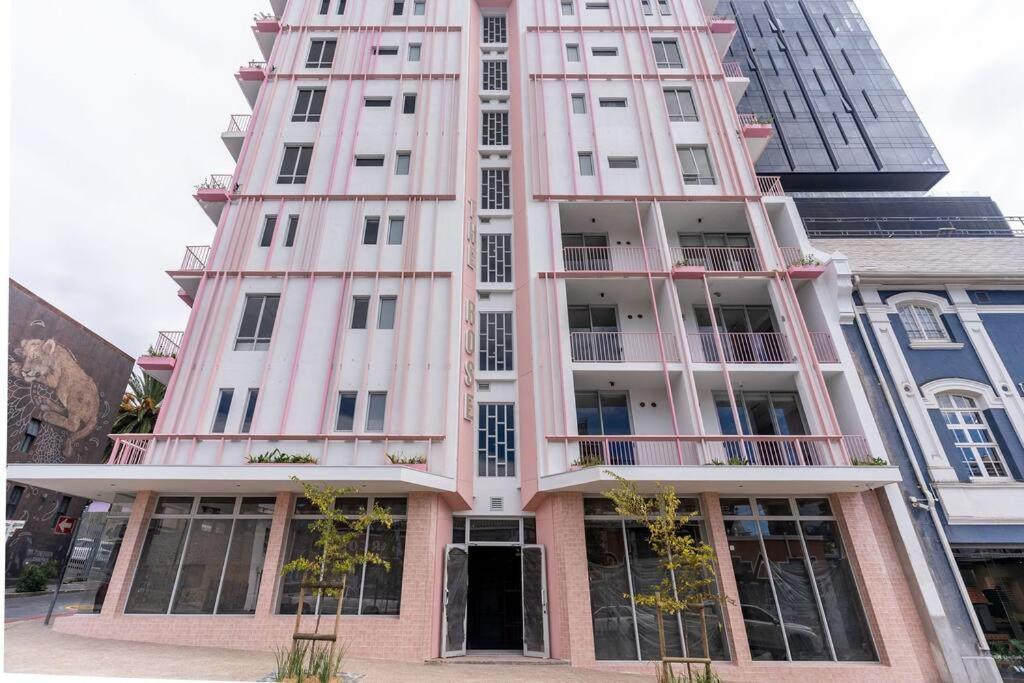 The Rose 604: With Rooftop Pool *