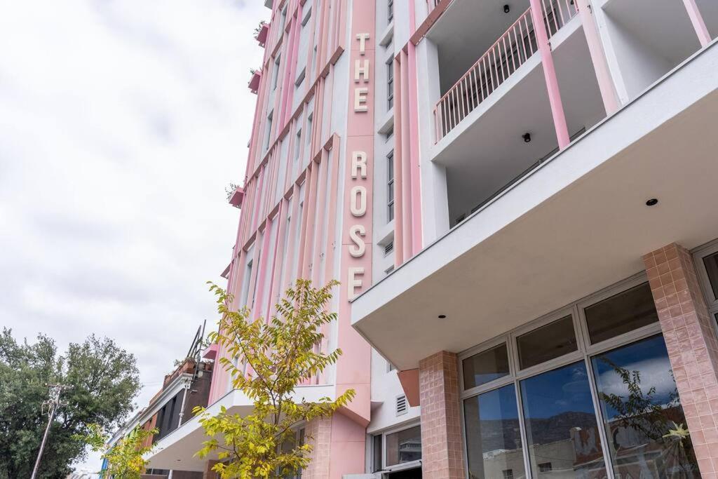 The Rose 604: With Rooftop Pool Apartment *