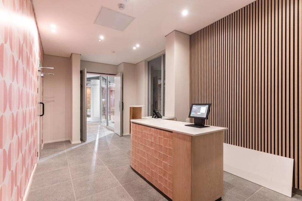 Apartment The Rose 604: With Rooftop Pool