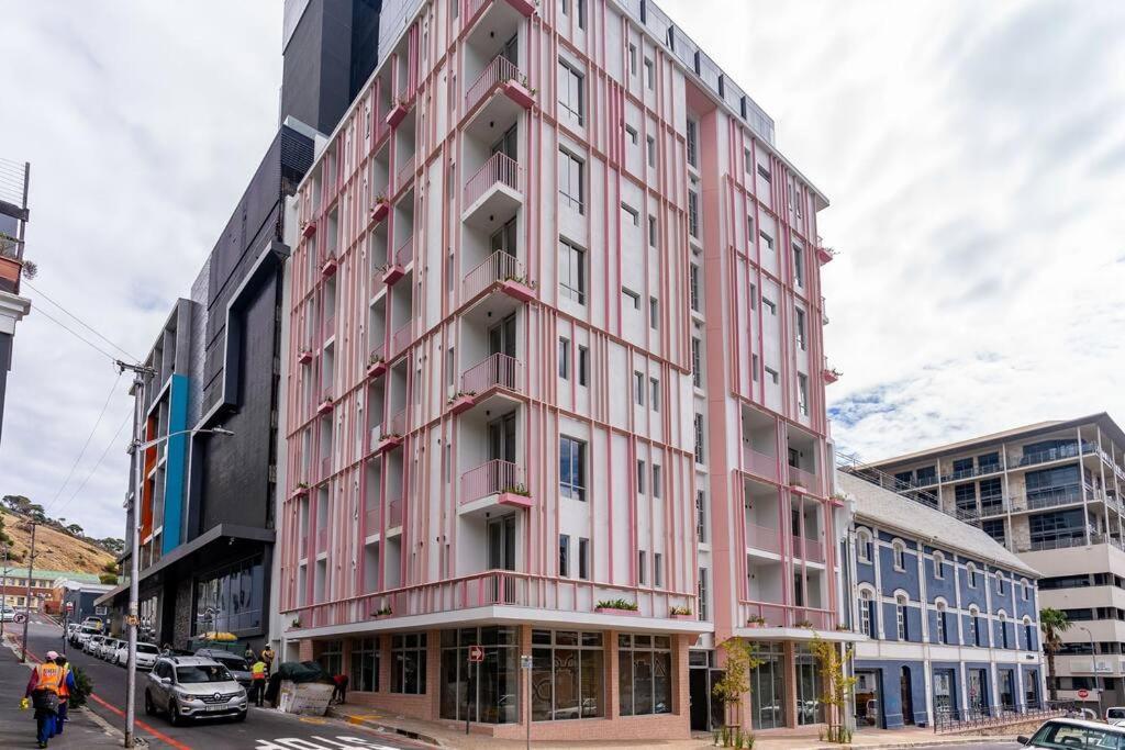 The Rose 604: With Rooftop Pool *